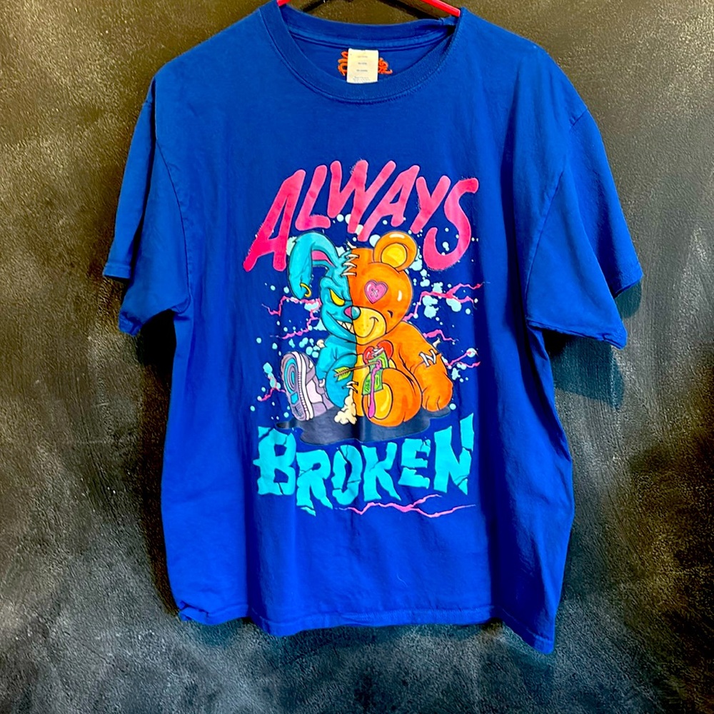 Perfect condition graphic Tee Always Broken X)